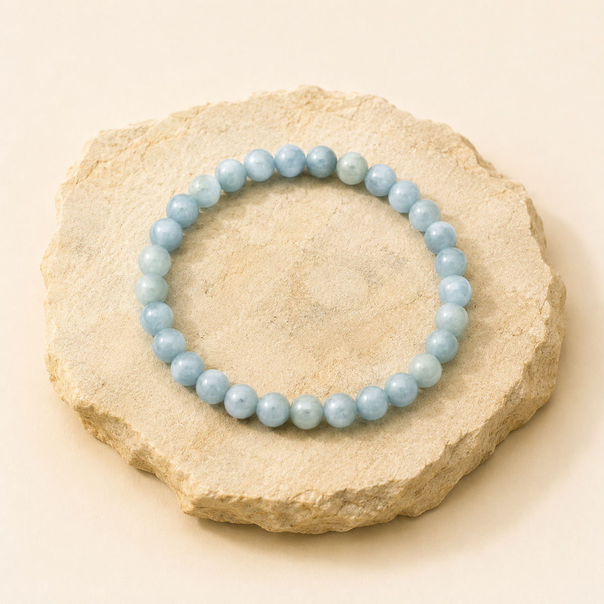 Aquamarine Meaning, Healing Properties & Uses